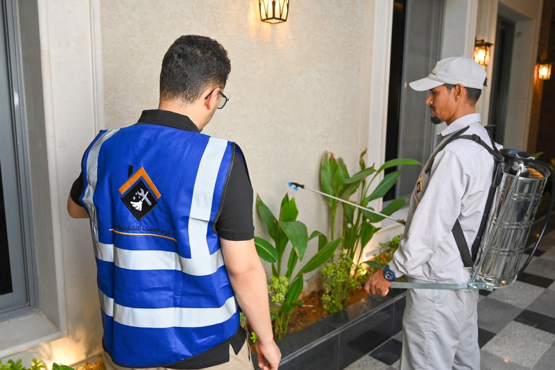 معدات مكافحة الحشرات الحديثة